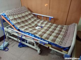 孝顺瘫痪的老人，护理床不可少，老人舒服，儿女轻松 - 桂林28生活网 www.28life.com