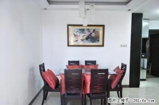 世纪新城；2房2厅1卫，106平米，6楼，简单装修，2005年建，一梯两户南北通透，急售68 - 桂林28生活网 www.28life.com