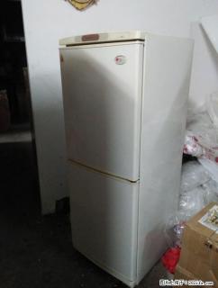 出售一台上下门两门冰箱,约1.5米高,400元包送货。(如图)质量保证3个月 - 桂林28生活网 www.28life.com