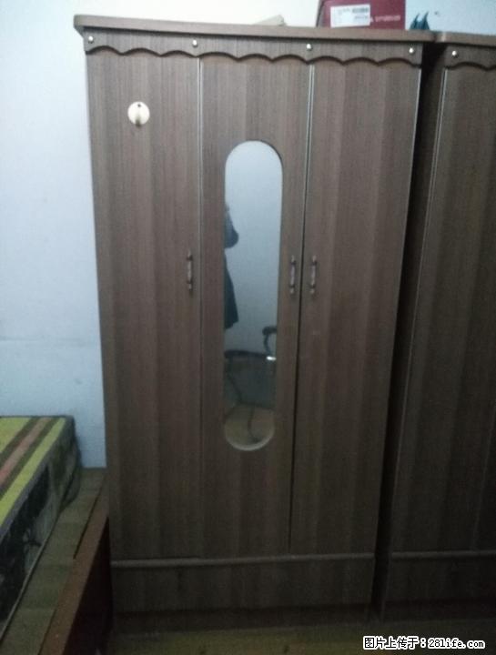 如图几个衣柜120元一个，实木三门衣柜150元，玄关柜40元，沙发两张60元 - 各类家具 - 居家生活 - 桂林分类信息 - 桂林28生活网 www.28life.com