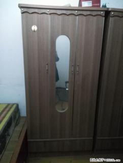 如图几个衣柜120元一个，实木三门衣柜150元，玄关柜40元，沙发两张60元 - 桂林28生活网 www.28life.com