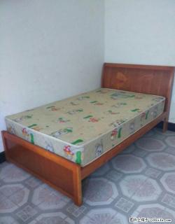 转让9成新实木床加床垫，1.2米。 - 桂林28生活网 www.28life.com