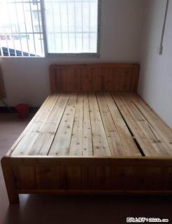 出租房用的杉木床。桌子出售 - 桂林28生活网 www.28life.com