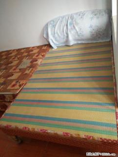 转让七八成新1.2米实木单人床 - 桂林28生活网 www.28life.com