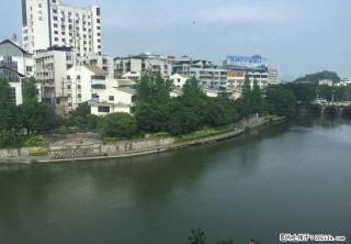 L南门桥旁 【江景房】三房三厅143? 四楼 00年 98万 带车位 - 桂林28生活网 www.28life.com