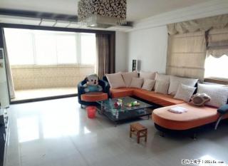 C七星区 体育馆对面樱特莱庄园4房2厅拎包入住2400元看房方便 - 桂林28生活网 www.28life.com