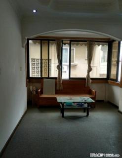 社公巷正阳路步行街旁，中华路学区房，2房1厅五楼小复式顶楼，家电家具全1600元月可议 - 桂林28生活网 www.28life.com