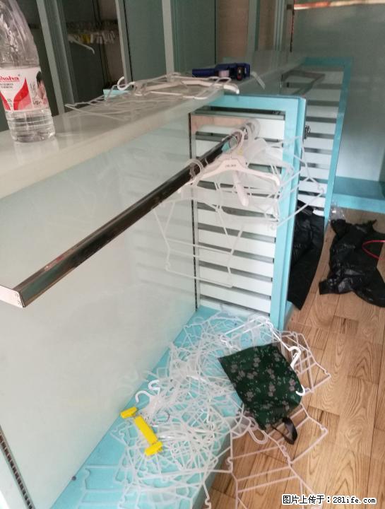 二手服装展柜9成新价格好商量 - 各类家具 - 居家生活 - 桂林分类信息 - 桂林28生活网 www.28life.com