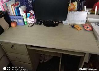 办公桌子和椅子，还挺不错的，有意者可以打电话 - 桂林28生活网 www.28life.com