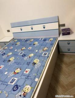 本人有张1.5米宽的床和两个床头柜一起低价处理 - 桂林28生活网 www.28life.com