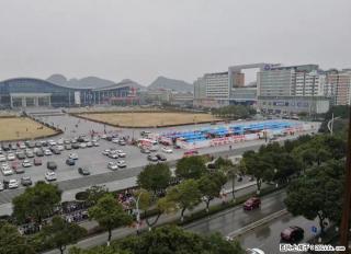甲天下广场正对面，国际会展中心正对面，临街房屋出售，视野开阔，交通便利，宜商宜居 - 桂林28生活网 www.28life.com