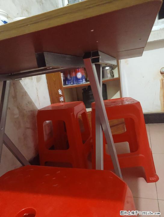 防火材料折?餐桌，四??塑料凳子共30元。 - 各类家具 - 居家生活 - 桂林分类信息 - 桂林28生活网 www.28life.com