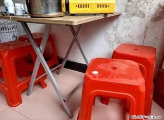 折叠餐桌和四张塑料凳30元 - 桂林28生活网 www.28life.com