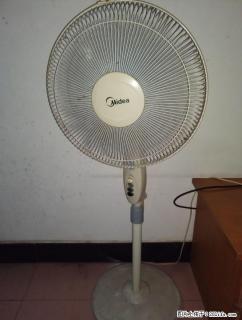 美的牌落地风扇，电机有小问题，风扇叶子慢慢才会转 - 桂林28生活网 www.28life.com