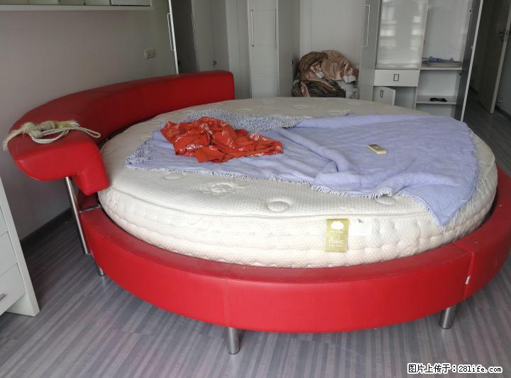 九成新真皮大圆床忍痛转让 - 各类家具 - 居家生活 - 桂林分类信息 - 桂林28生活网 www.28life.com