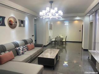 水岸新城，全新豪华装修，房东因工作调动，未入住过。