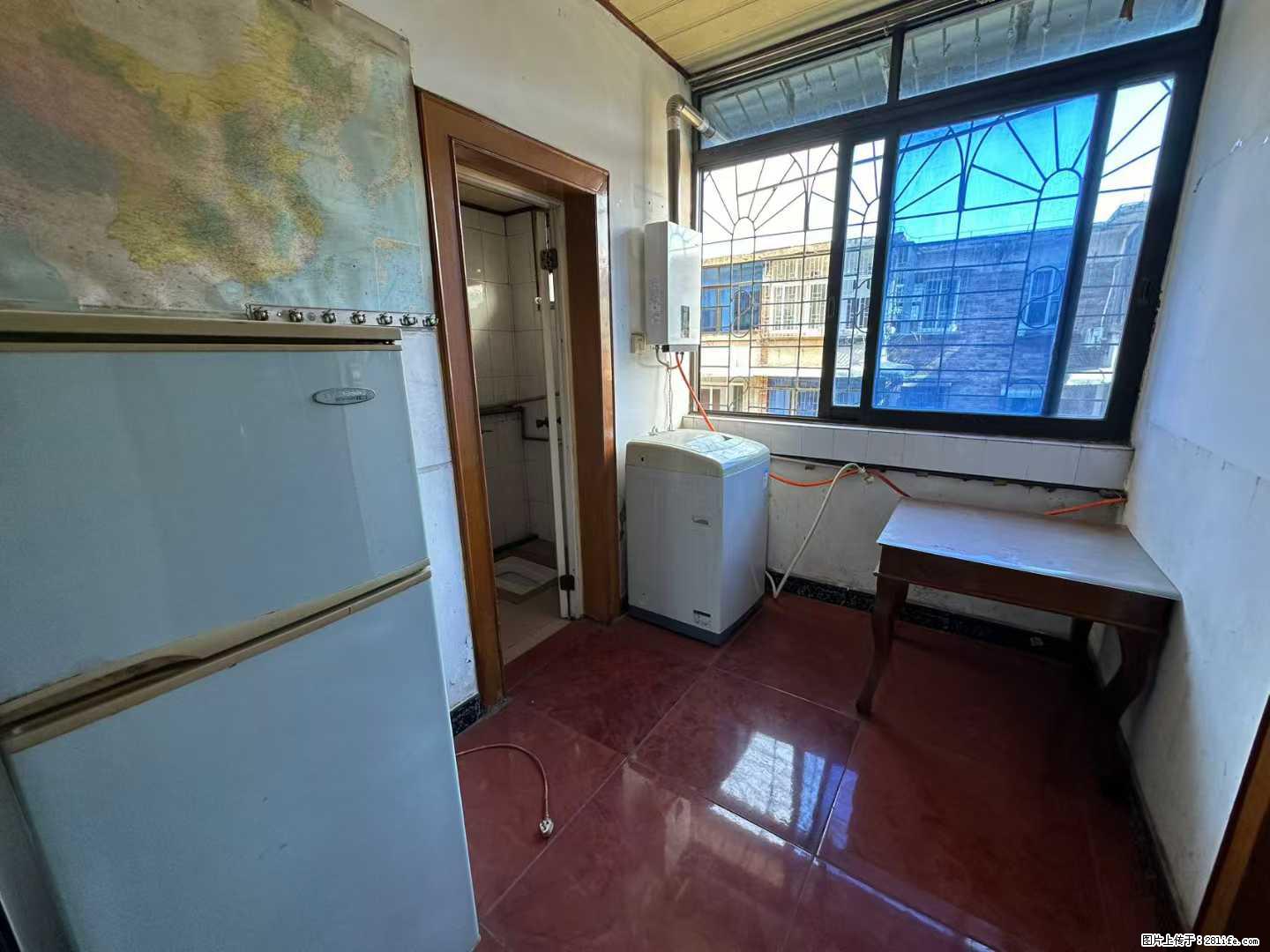 想要书包房的看过来: 胜利路东二里,带杂物间 面积:62.16平,2房2厅1卫 售价16.8万 - 家居生活 - 桂林生活社区 - 桂林28生活网 www.28life.com