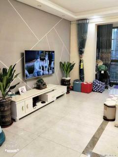 八里街【江上御都】，精装三房，户型：3房2厅2卫，面积：109.88平  证件齐全，装修情况：精装，