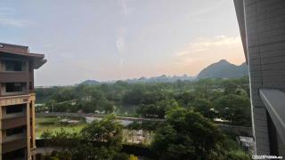 新上捡漏【漓江壹号】大平层，高楼层，江景大平层，四房两厅两卫，178平米，朝南，218万，送车位
