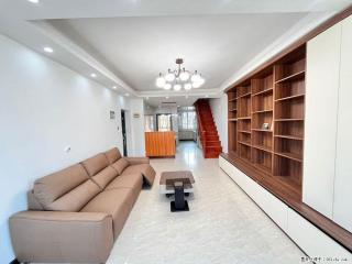 【一品嘉苑】4房2厅2卫，顶楼复式，建面137平，0首付，一口价：29.8万